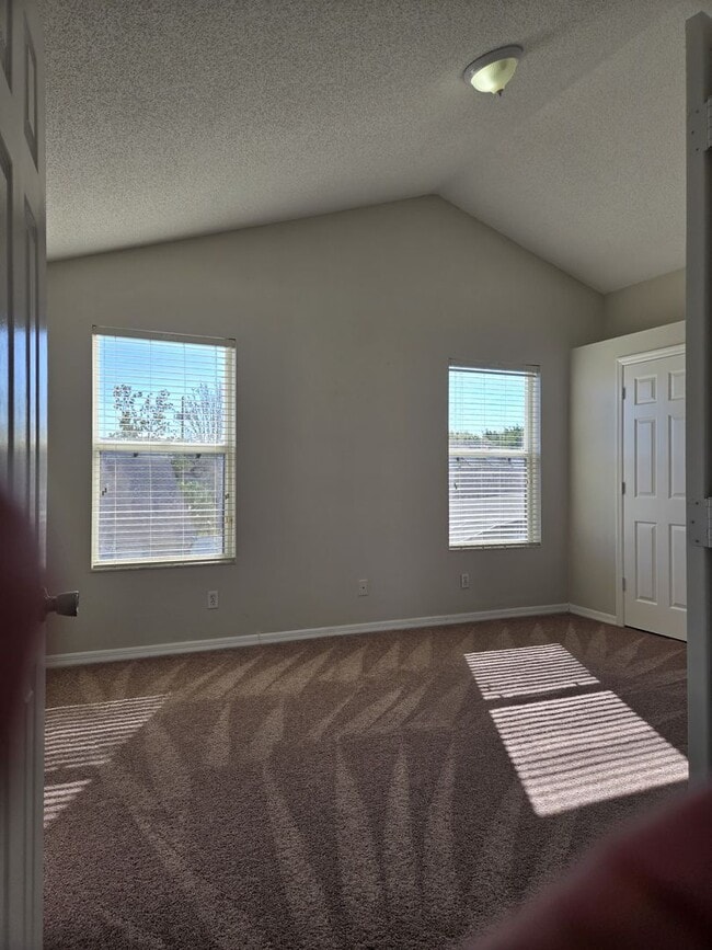 Building Photo - Deerfield - Spacious Home