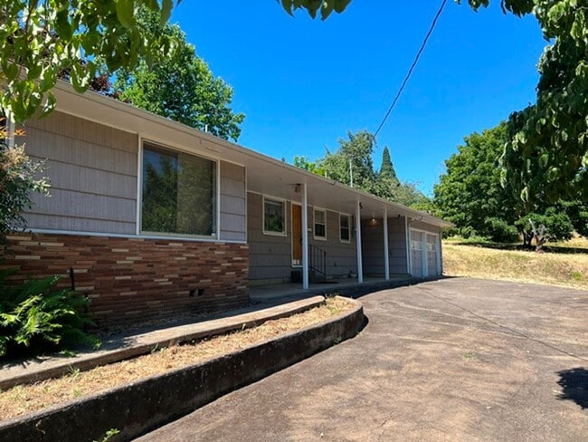 Building Photo - 3Bd/2Ba Single Story House - Available to View!