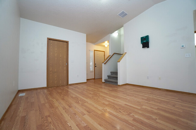 Building Photo - 265 N Paradise Ave