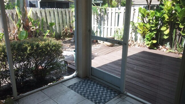 Building Photo - 411 Jackson Ave