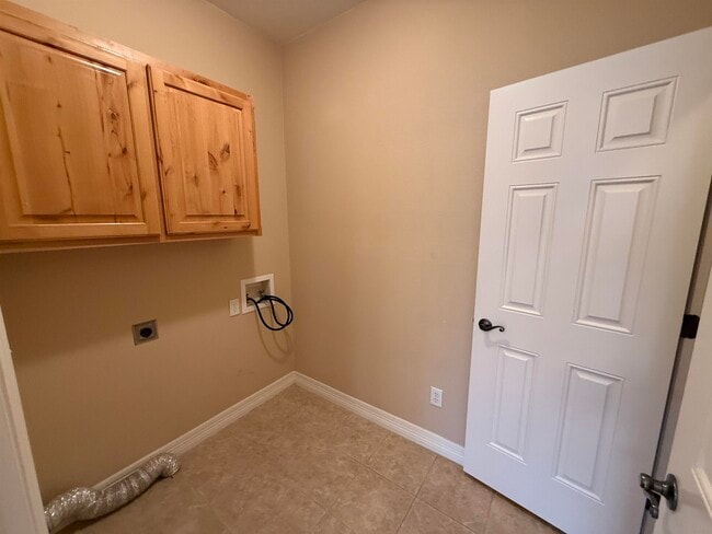 Building Photo - 1505 N Claremont Cir