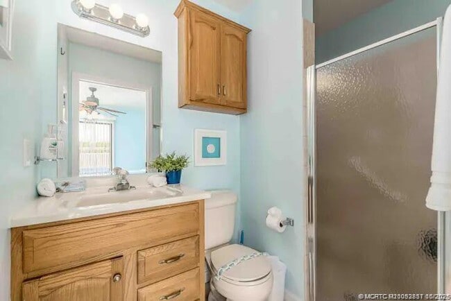 Building Photo - 2550 SE Calais St