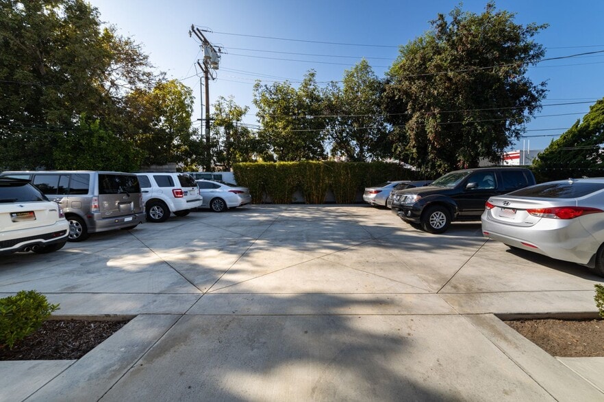 Building Photo - 1911 Church St