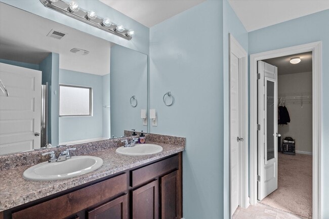 Building Photo - Great 5 Bedroom Home in Evans