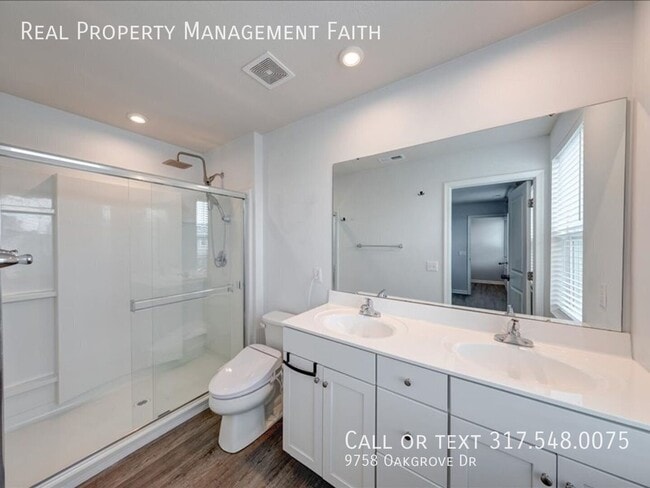 Building Photo - 9758 Oak Grove Dr
