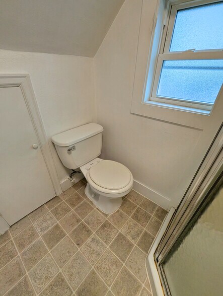 Building Photo - 306 2nd St NE