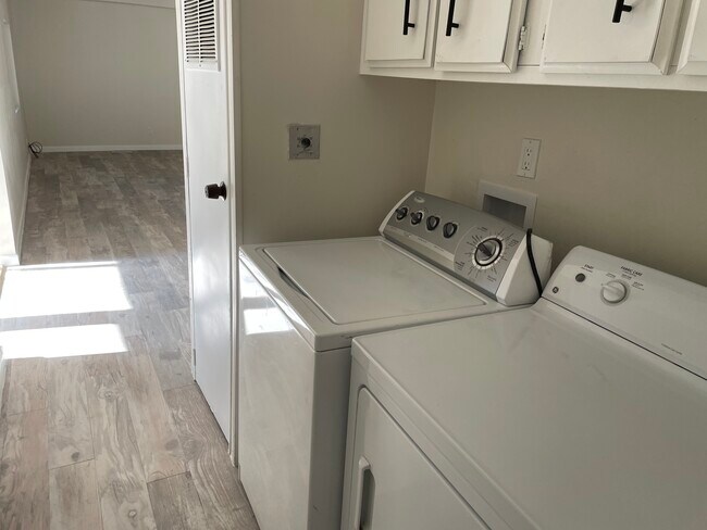 Building Photo - 9037 E Rancho Vista Dr