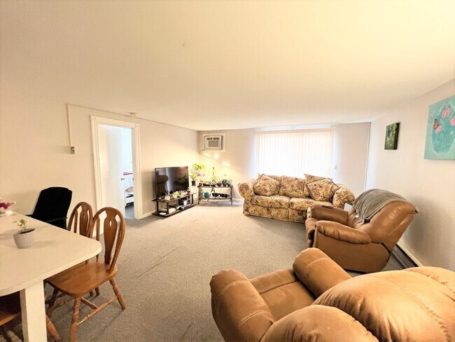 Building Photo - Spacious 1 Bdr Apt Across from KSU - Preleasing for 26/27 School Year!