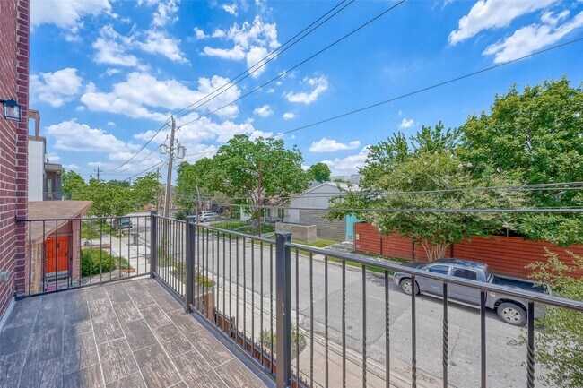 Building Photo - 1739 Oakdale St