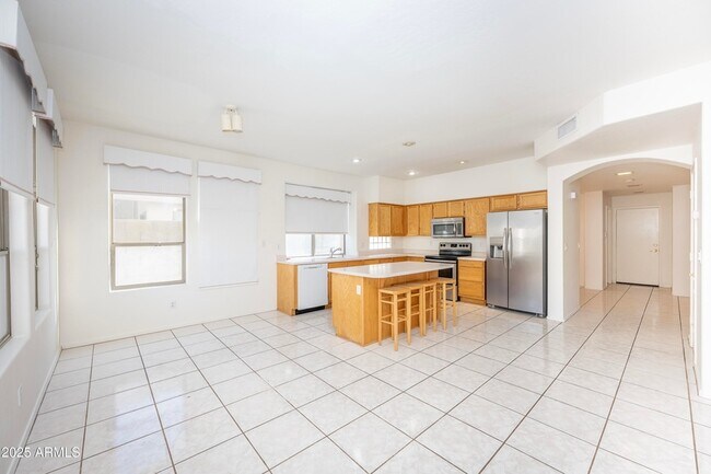 Building Photo - 3844 E Kings Ave