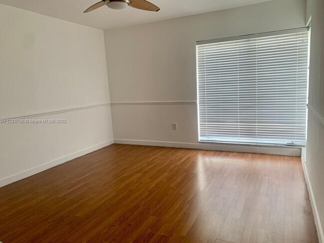 Building Photo - 1001 Surfside Blvd