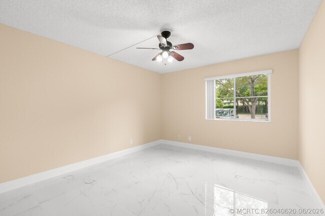 Building Photo - 9855 Westview Dr