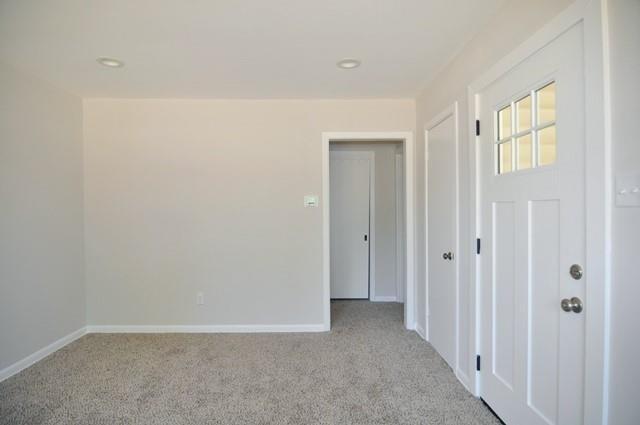 Building Photo - 402 E Carolyn Dr