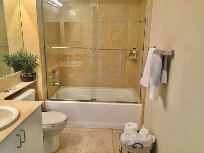 Building Photo - 1155 Brickell Bay Dr