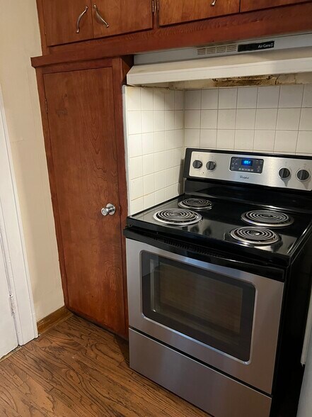 Building Photo - 2655 S 14th St