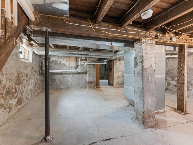 Building Photo - 224 Taylor St