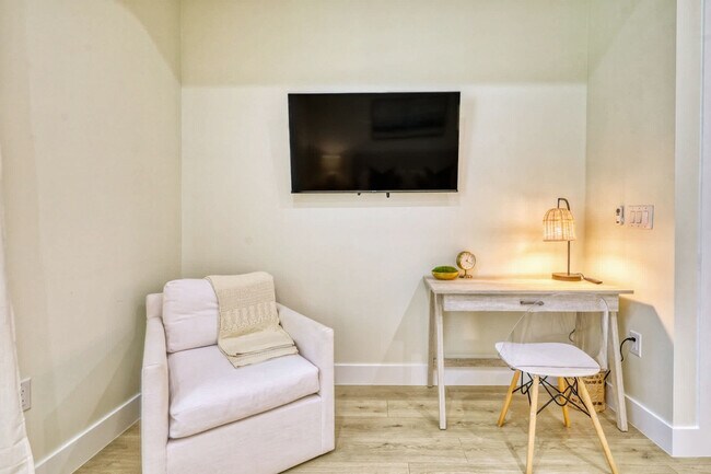 Building Photo - 2215 Amnesty Dr