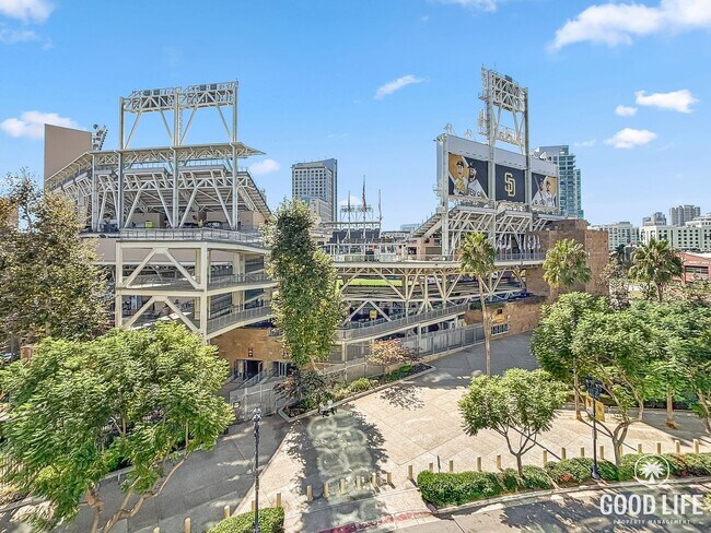Building Photo - Charming 1BD/1BA Condo in East Village with Petco Park Views, A/C, W/D, Balcony, Community Gym & ...