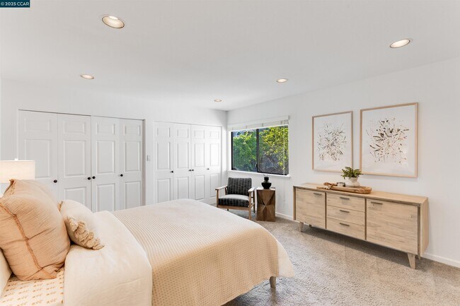 Building Photo - 2424 San Miguel Dr