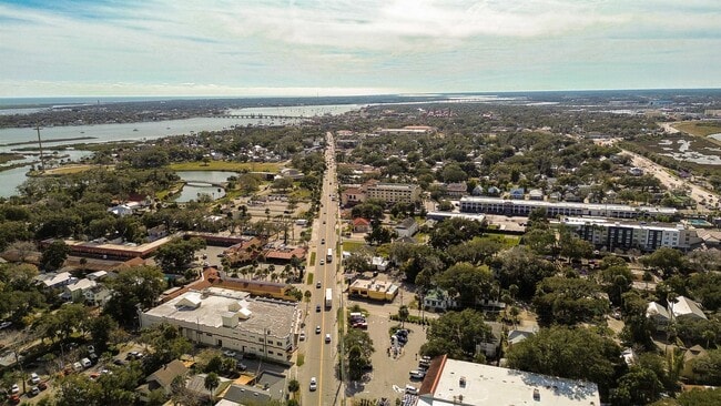 Building Photo - 14 Sanchez Ave