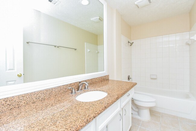 Building Photo - 2835 Pepperwood Dr