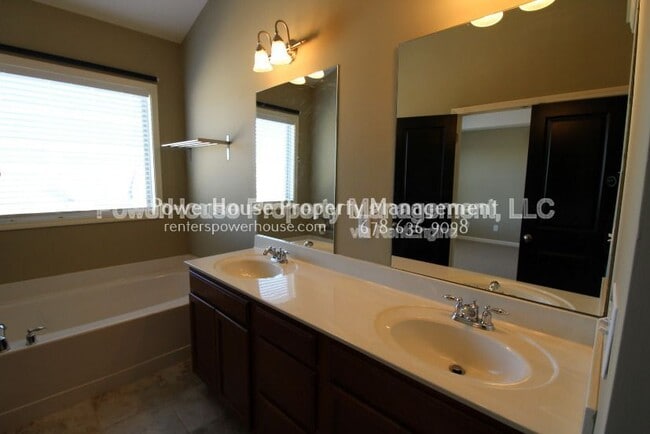 Building Photo - 7058 Elmwood Ridge Ct