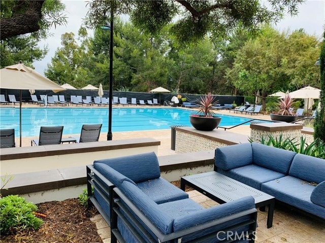 Building Photo - 67 Reunion