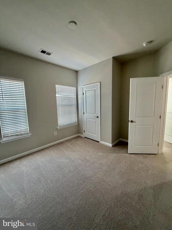 Building Photo - 45903 Peach Oak Terrace