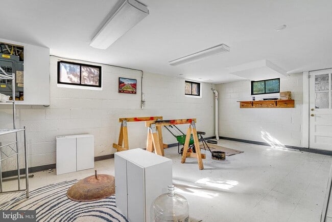 Building Photo - 8230 Gregory Dr