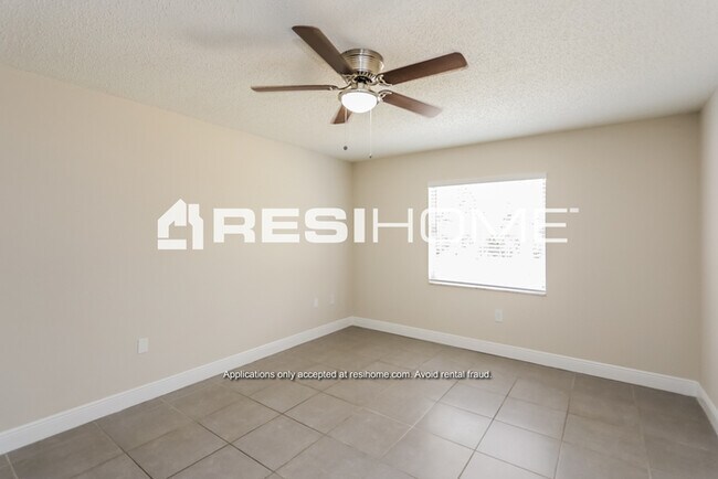 Building Photo - 8000 Glenridge Loop W