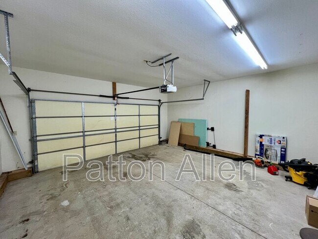 Building Photo - 212 Appleton Dr