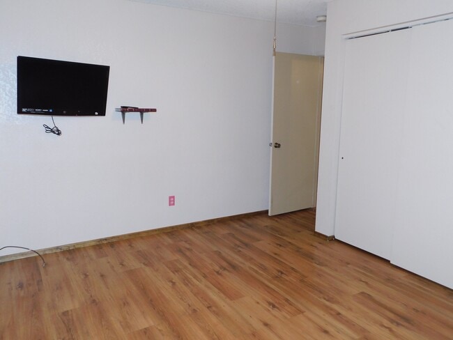 Building Photo - 4 BEDROOM HOME IN COLLEGE PARK!