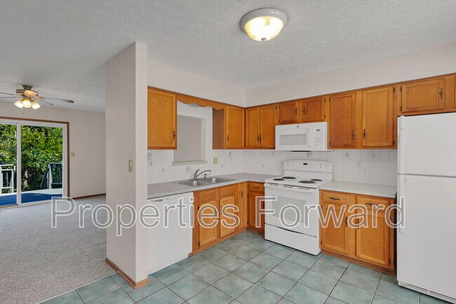Building Photo - 2246 Shirlene Dr