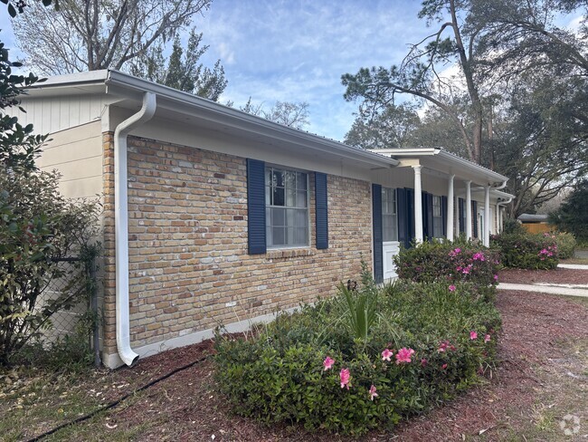 Building Photo - 1214 NE 31st Ave