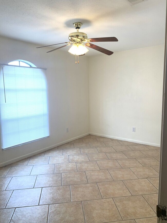 Building Photo - 2808 Persimmon Dr