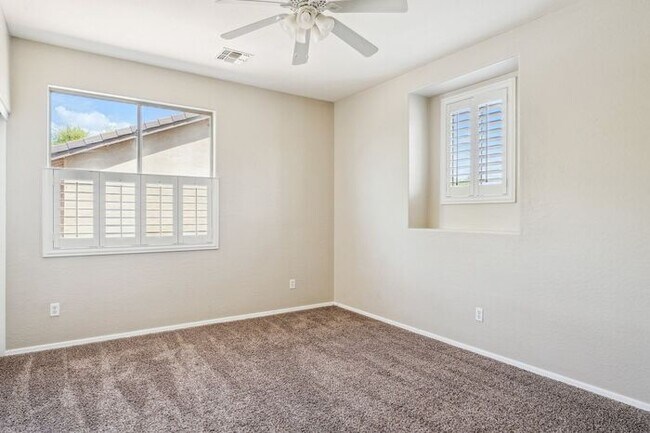 Building Photo - Beautiful 5 Bedroom 3 Bath home