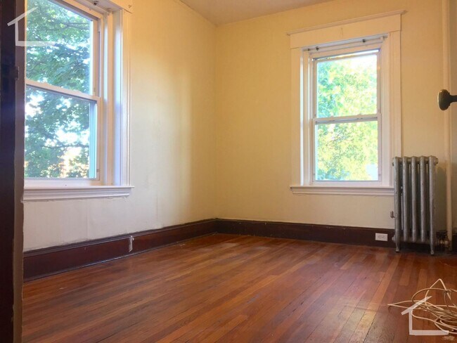 Building Photo - No Brokers Fee, No Security Deposit, heat,...