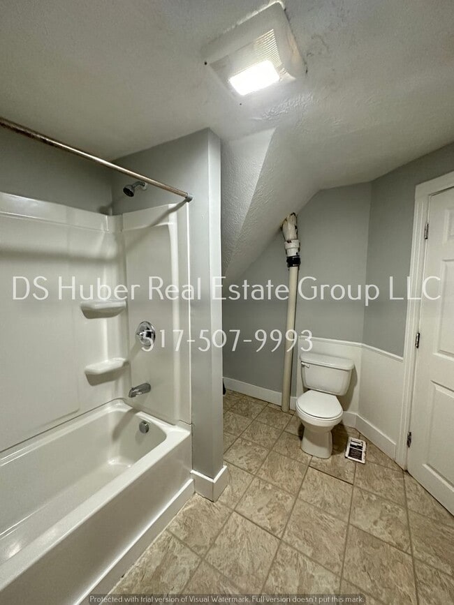 Building Photo - 1311 W Ionia St