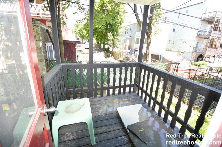 Building Photo - 678 Bennington St