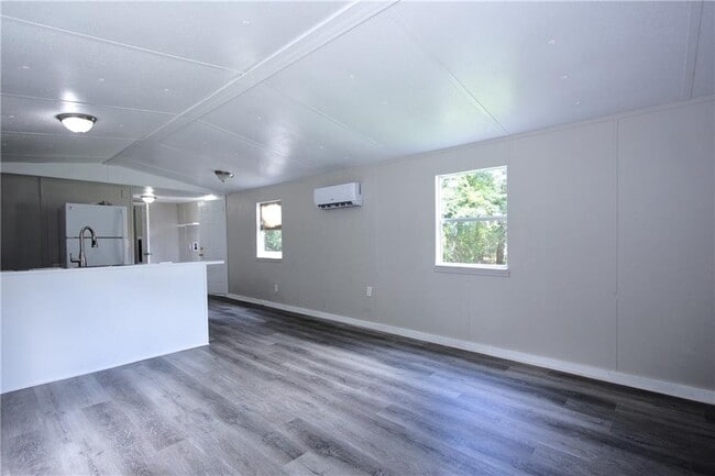 Building Photo - 340 Towler St