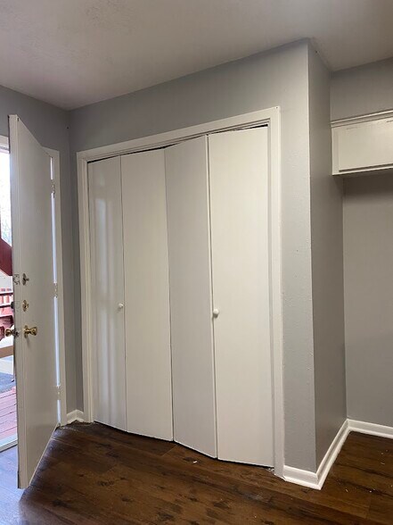 Building Photo - 2403 Bandera Dr