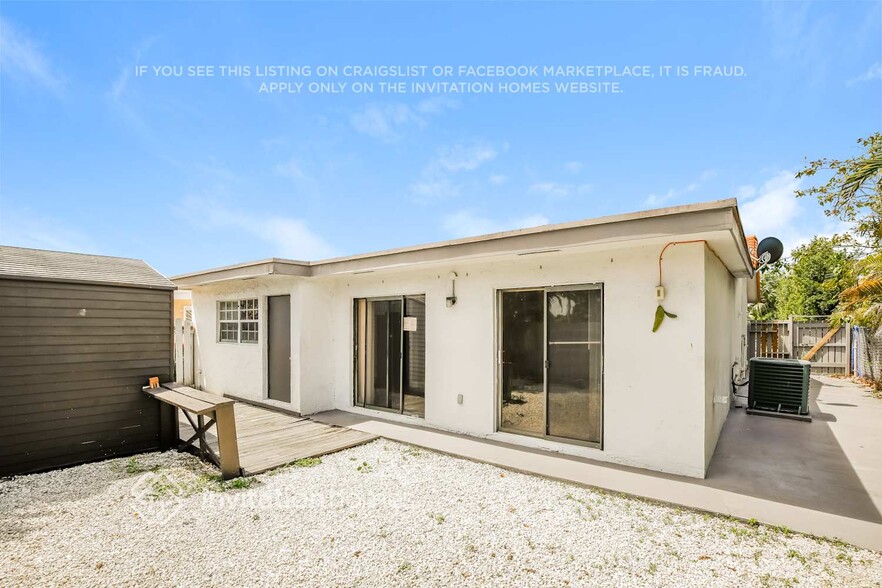 Building Photo - 1435 SW 137th Pl