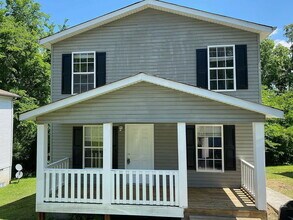 Building Photo - "Charming 3-Bed Home with Spacious Layout in Chattanooga!"