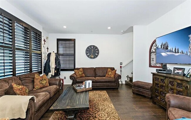 Building Photo - 418 Vista Dr