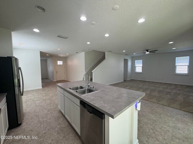 Building Photo - 3078 Alpin Dr