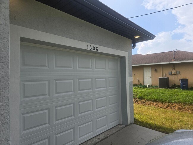 Building Photo - Brand New 2/2/1- SW Lehigh Acres