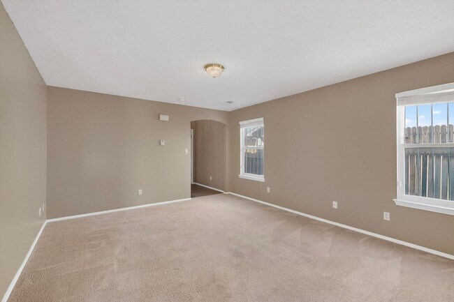 Building Photo - West Side 2/story 3 Bedroom 2.5 Bath 1605/sf 2/CG