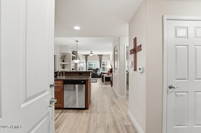 Primary Photo - 5350 E Deer Valley Dr