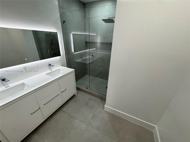 Building Photo - 4351 SW 160th Ave