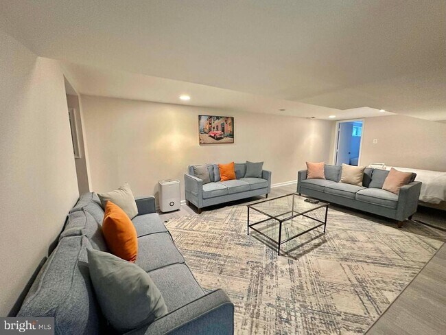 Building Photo - 5400 Williamsburg Blvd